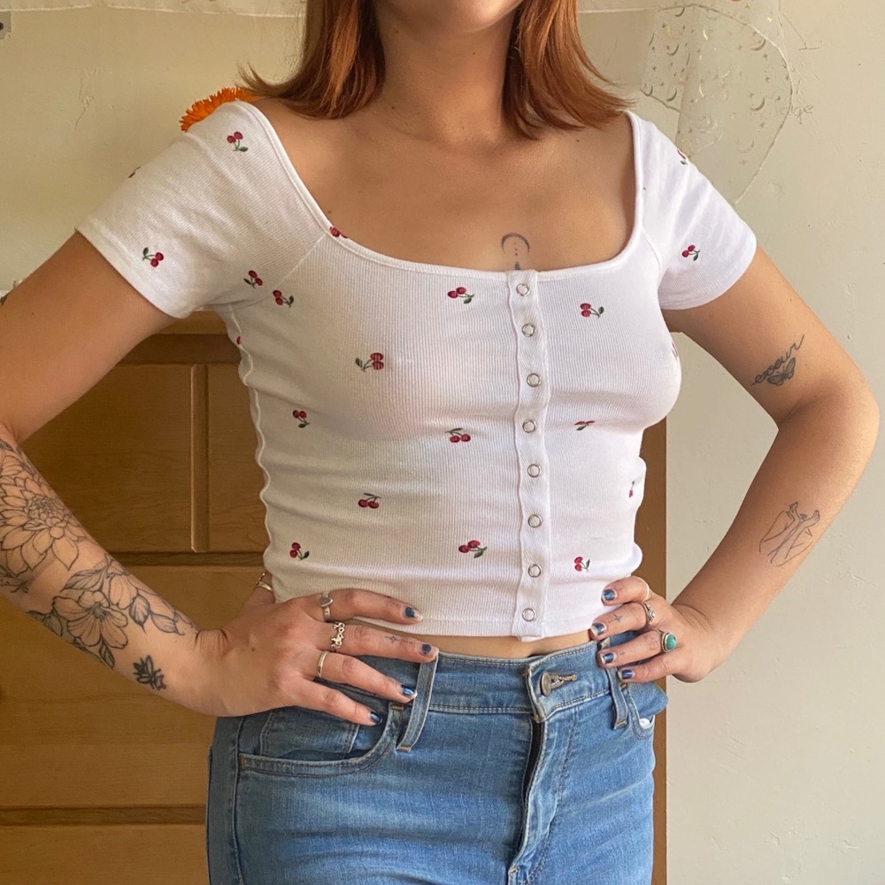 White Ribbed Cherry Print Top 🍒❤️
